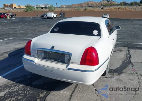 2010 Lincoln Town Car Signature Limited из США, поврежденный, VIN 2LNBL8CV4AX610956